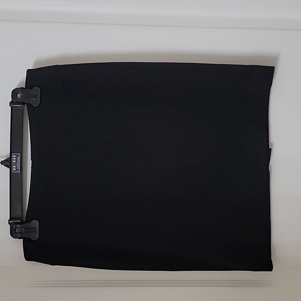 LOFT Size 2 Black Pencil Skirt, Back Zipper Closure, Excellent Used Condition